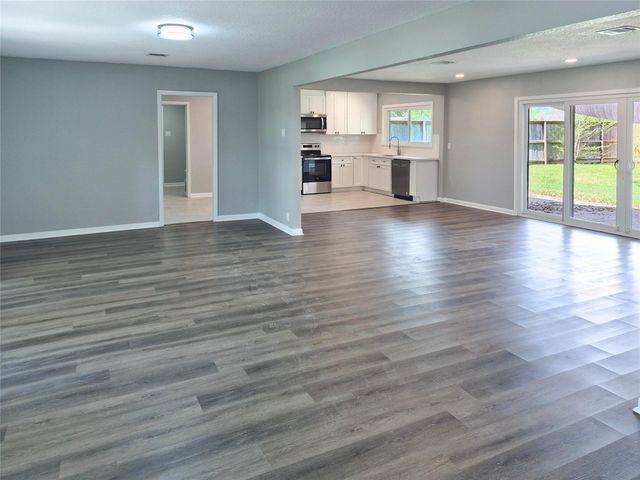 613 Magnolia, Lake Jackson, TX 77566