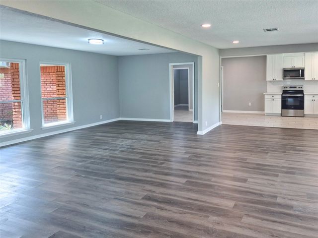 613 Magnolia, Lake Jackson, TX 77566