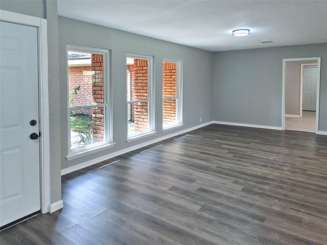 613 Magnolia, Lake Jackson, TX 77566