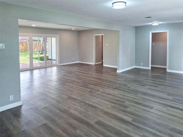 613 Magnolia, Lake Jackson, TX 77566