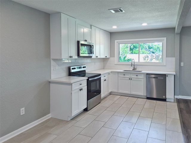 613 Magnolia, Lake Jackson, TX 77566