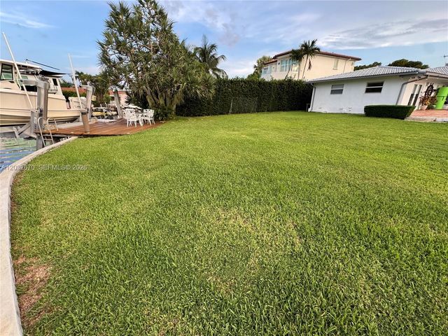 13305 Biscayne Island Terrace, North Miami, FL 33181