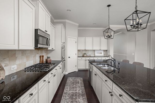 9159 Brookstone Place, Zionsville, IN 46077