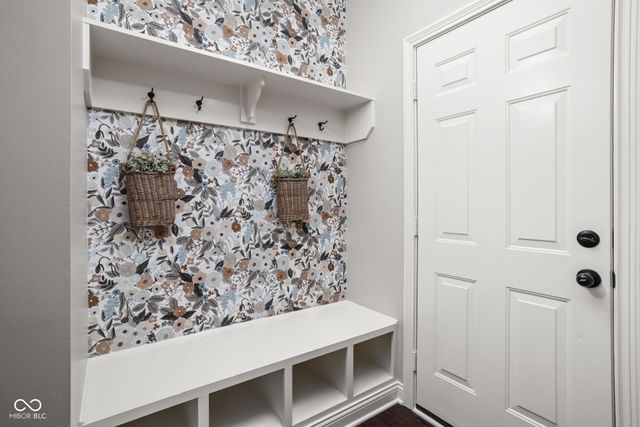 9159 Brookstone Place, Zionsville, IN 46077