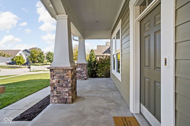 9159 Brookstone Place, Zionsville, IN 46077