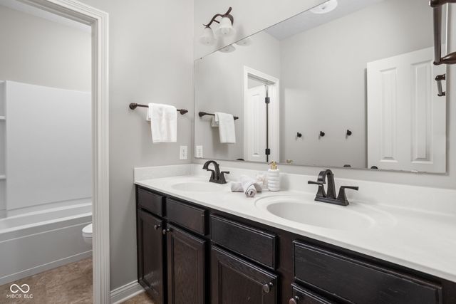 9159 Brookstone Place, Zionsville, IN 46077