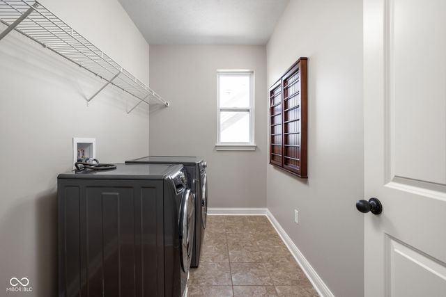 9159 Brookstone Place, Zionsville, IN 46077