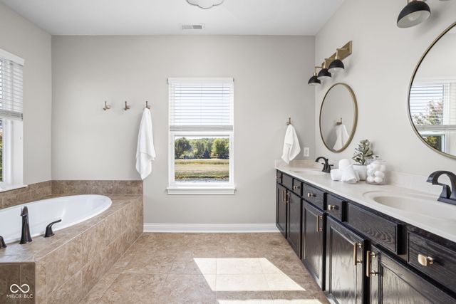 9159 Brookstone Place, Zionsville, IN 46077