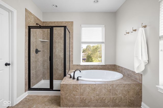 9159 Brookstone Place, Zionsville, IN 46077