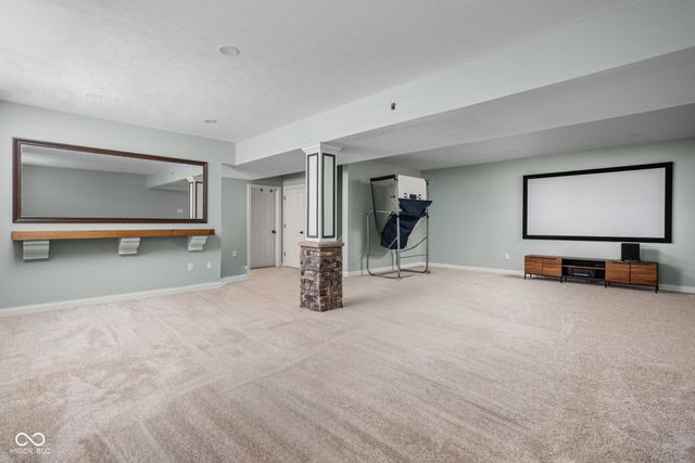 9159 Brookstone Place, Zionsville, IN 46077