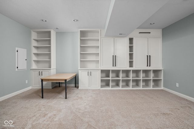 9159 Brookstone Place, Zionsville, IN 46077