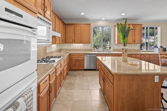 624 Ridgemont Cir, Escondido, CA 92027