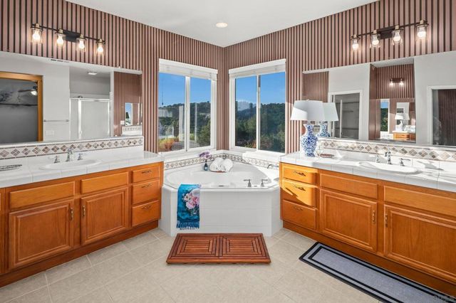 624 Ridgemont Cir, Escondido, CA 92027