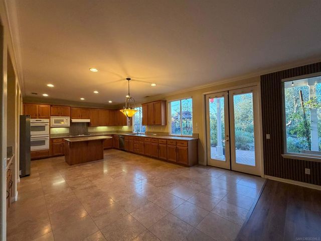 624 Ridgemont Cir, Escondido, CA 92027