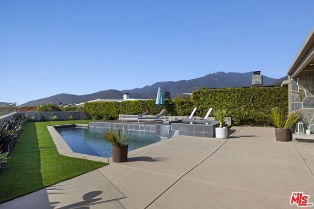 18131 Kingsport Drive, Malibu, CA 90265