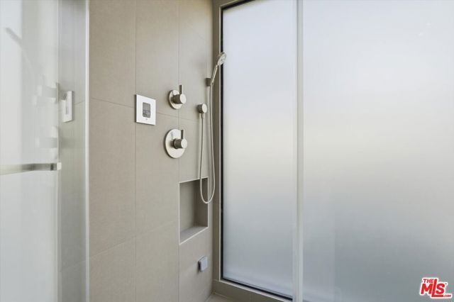 18131 Kingsport Drive, Malibu, CA 90265