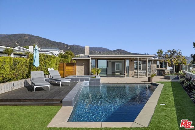 18131 Kingsport Drive, Malibu, CA 90265