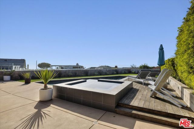 18131 Kingsport Drive, Malibu, CA 90265