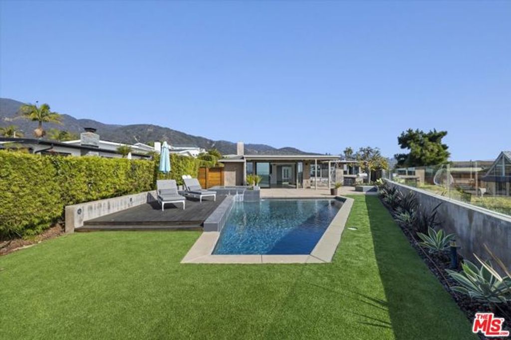 18131 Kingsport Drive, Malibu, CA 90265