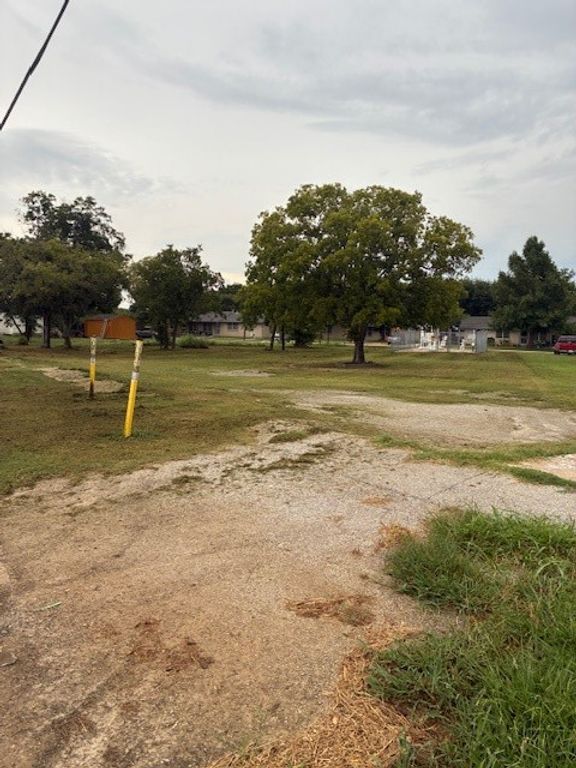 311 N 3rd Street, Grandview, TX 76050