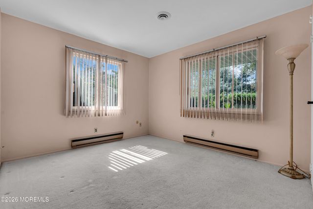 12 Vermont Way, Whiting, NJ 08759