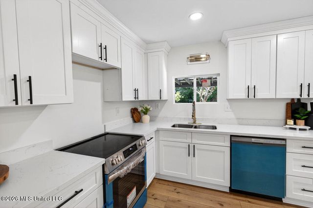 901 De La Pointe Drive, Gautier, MS 39553