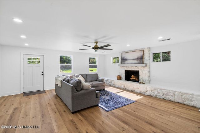 901 De La Pointe Drive, Gautier, MS 39553