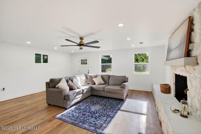 901 De La Pointe Drive, Gautier, MS 39553