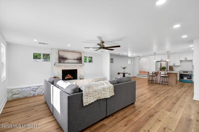 901 De La Pointe Drive, Gautier, MS 39553