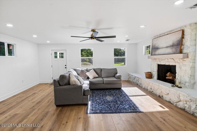 901 De La Pointe Drive, Gautier, MS 39553