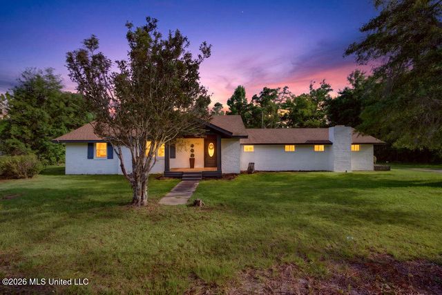 901 De La Pointe Drive, Gautier, MS 39553