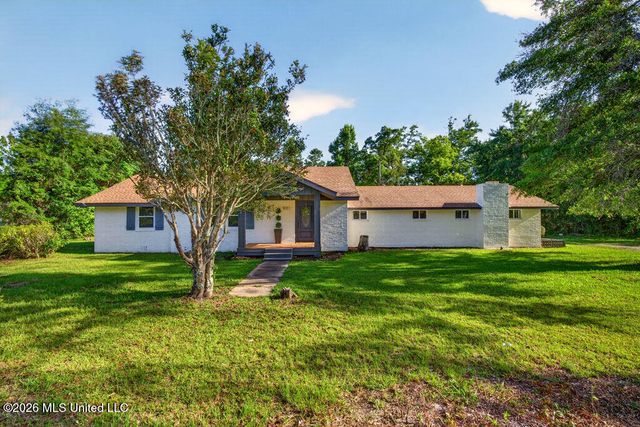 901 De La Pointe Drive, Gautier, MS 39553
