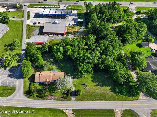 901 De La Pointe Drive, Gautier, MS 39553