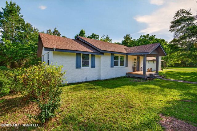 901 De La Pointe Drive, Gautier, MS 39553