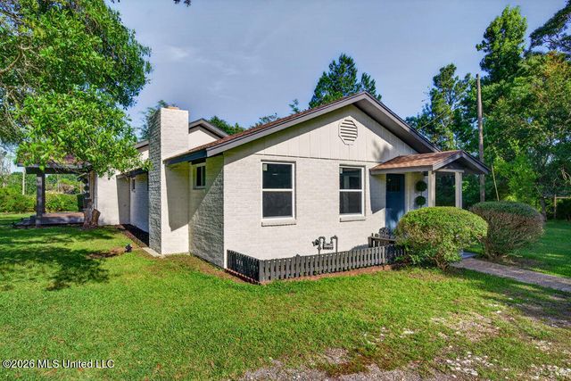 901 De La Pointe Drive, Gautier, MS 39553