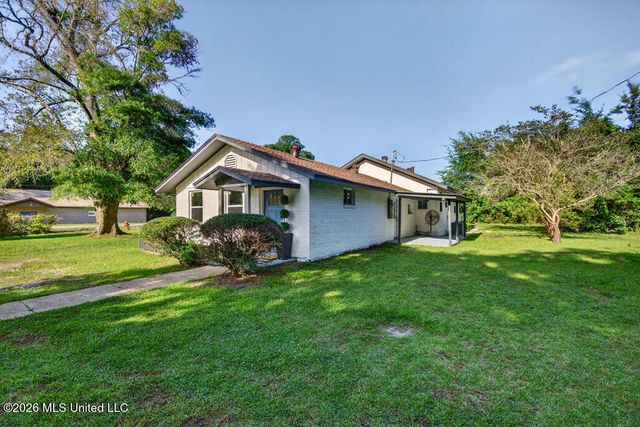 901 De La Pointe Drive, Gautier, MS 39553