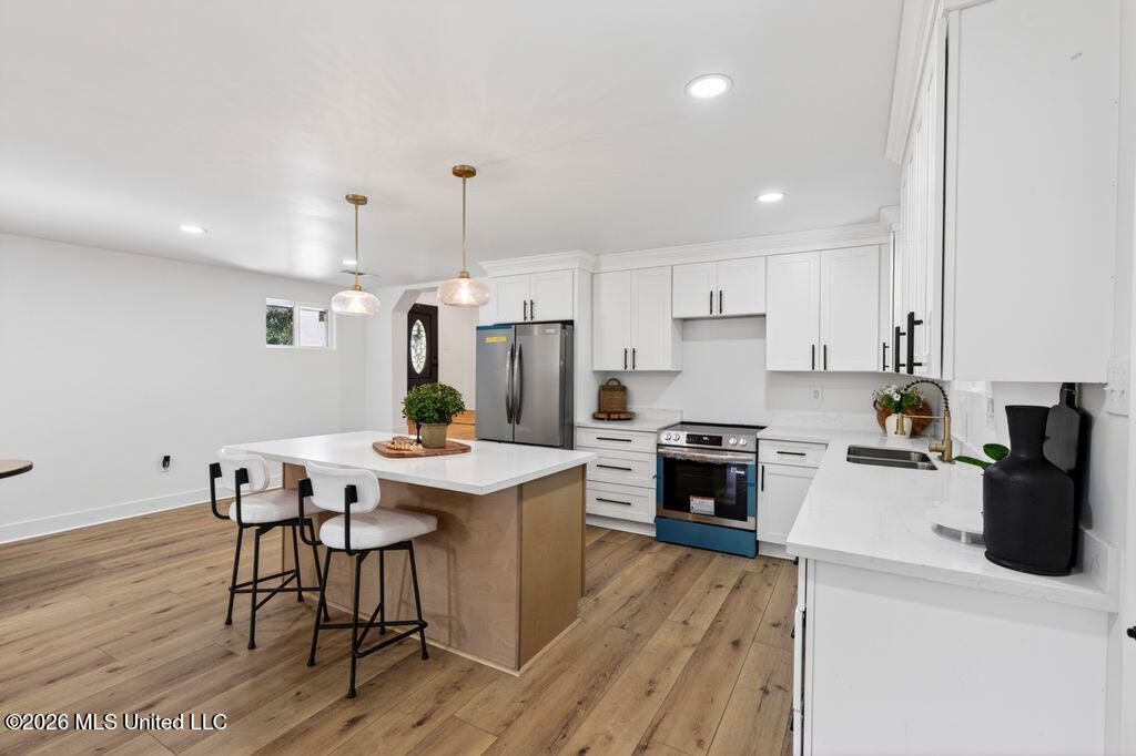 901 De La Pointe Drive, Gautier, MS 39553