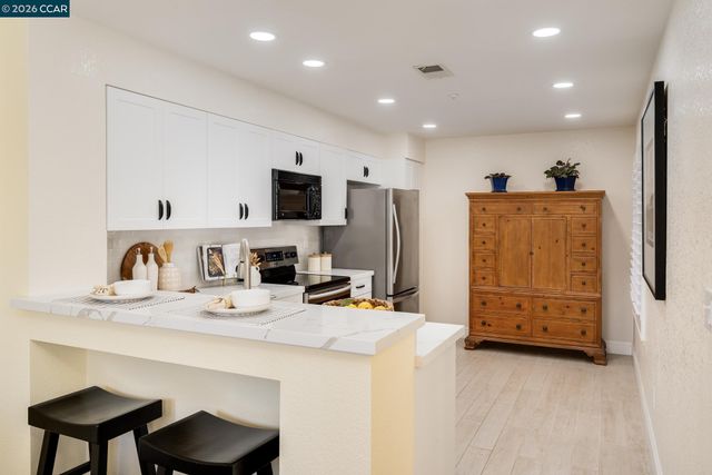 1008 Radiant Ln, San Ramon, CA 94583