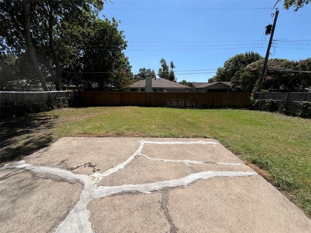 300 Ocean Drive, Richardson, TX 75081