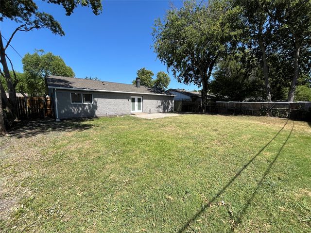 300 Ocean Drive, Richardson, TX 75081