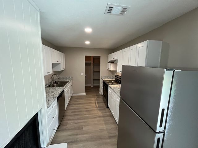 300 Ocean Drive, Richardson, TX 75081