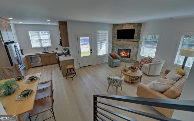 71 Woodlake Crt, Hartwell, GA 30643