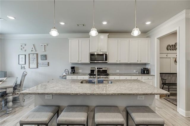 6937 Lancaster Crossing, Flowery Branch, GA 30542