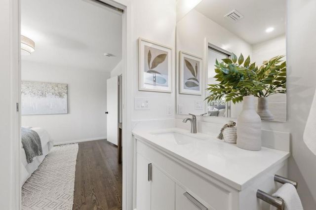 2518 South Court, Palo Alto, CA 94301