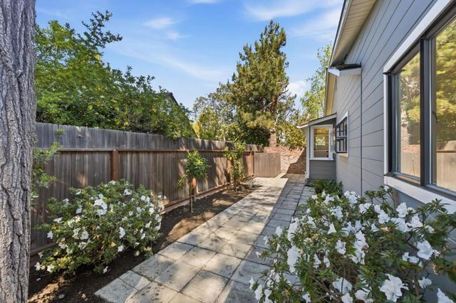 2518 South Court, Palo Alto, CA 94301