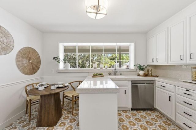 2518 South Court, Palo Alto, CA 94301