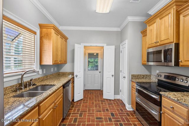 15525 Old Oak Court, Gulfport, MS 39503