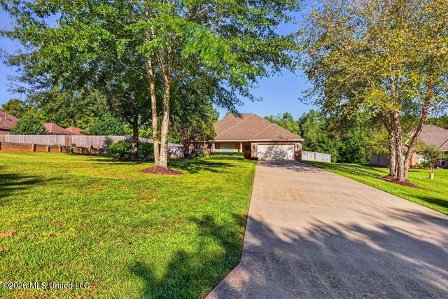15525 Old Oak Court, Gulfport, MS 39503