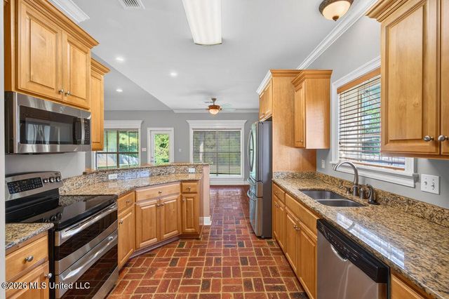 15525 Old Oak Court, Gulfport, MS 39503