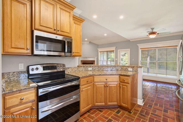 15525 Old Oak Court, Gulfport, MS 39503